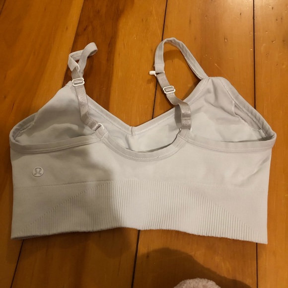 White sports bra - Picture 2 of 5